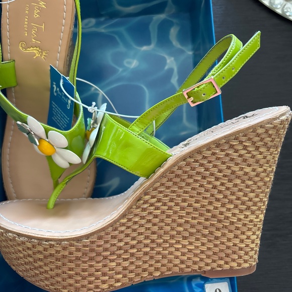 Brand New in box Wedge sandal - Picture 2 of 5